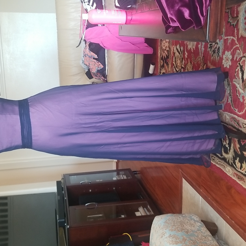 B2 Prom Dress - Picture 3 of 9